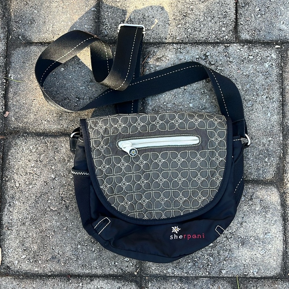 Sherpani Handbag - quilted front flap. Black & Cream